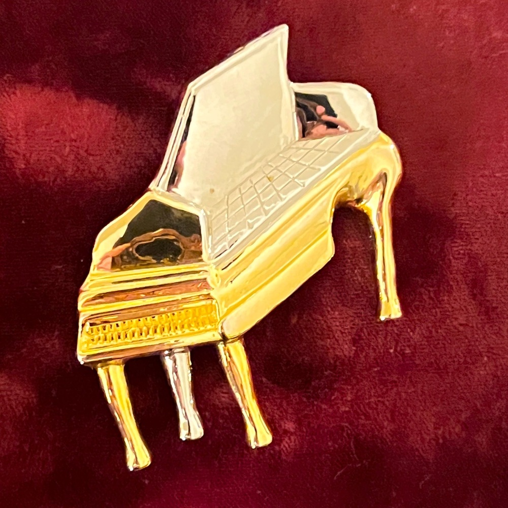 Vintage Brooch Two-Toned Grand Piano Unisex Music Lovers 2.5”x 2.5” EUC